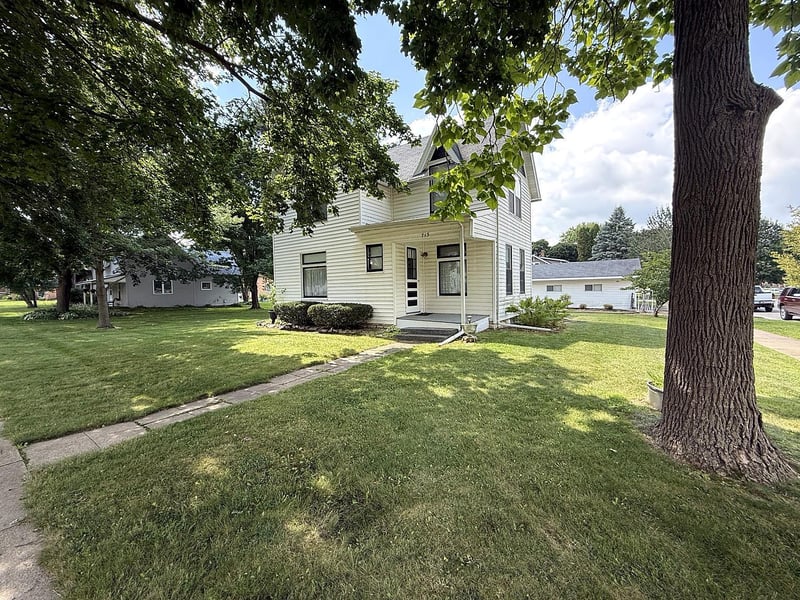 713 N Broadway St, Le Roy, MN 55951