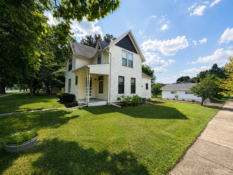 713 N Broadway St, Le Roy, MN 55951