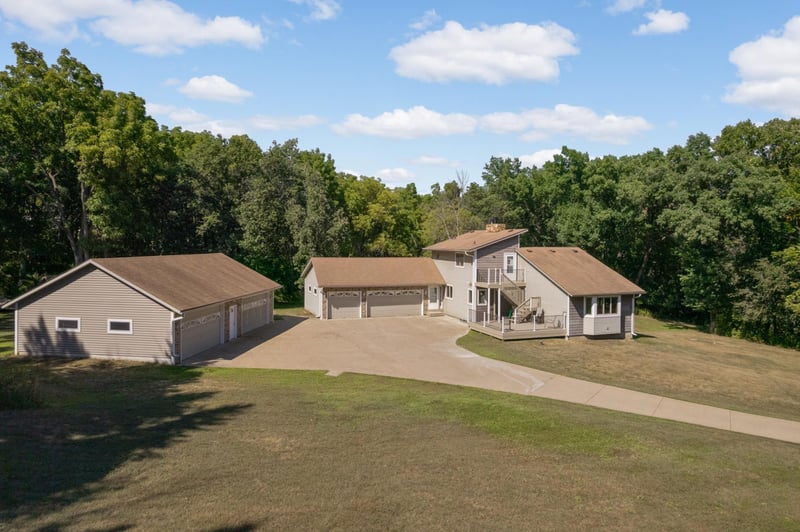 12770 Homestead Dr, Hugo, MN 55110