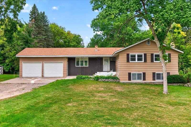 9855 Iffert Ave NE, Monticello, MN 55362
