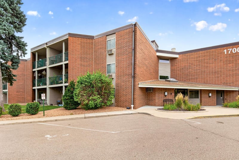 1700 Four Oaks Rd #159, Eagan, MN 55121