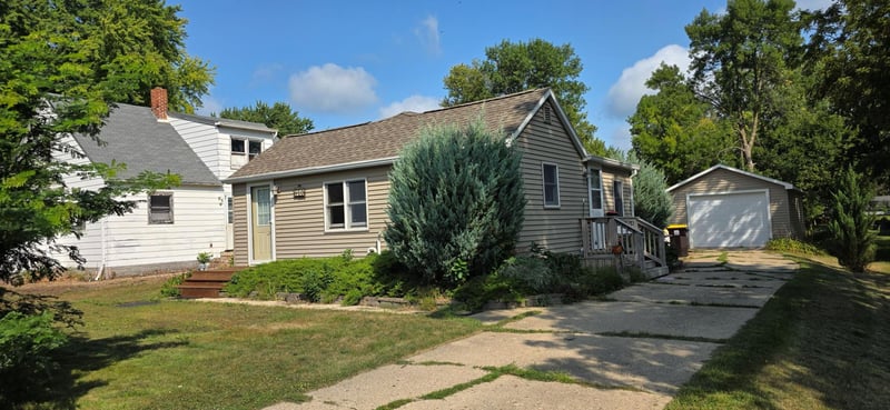 850 10th St, Westbrook, MN 56183