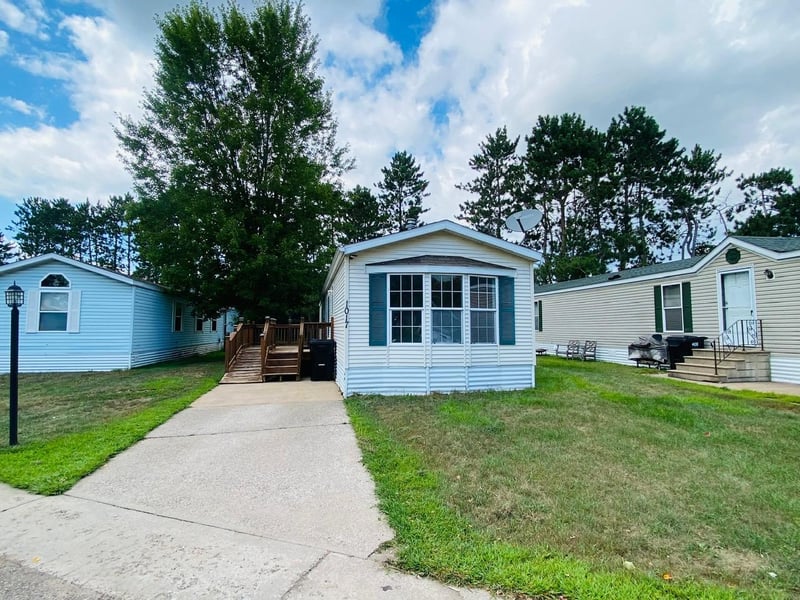 1017 Meadow Ln NE, Ham Lake, MN 55304