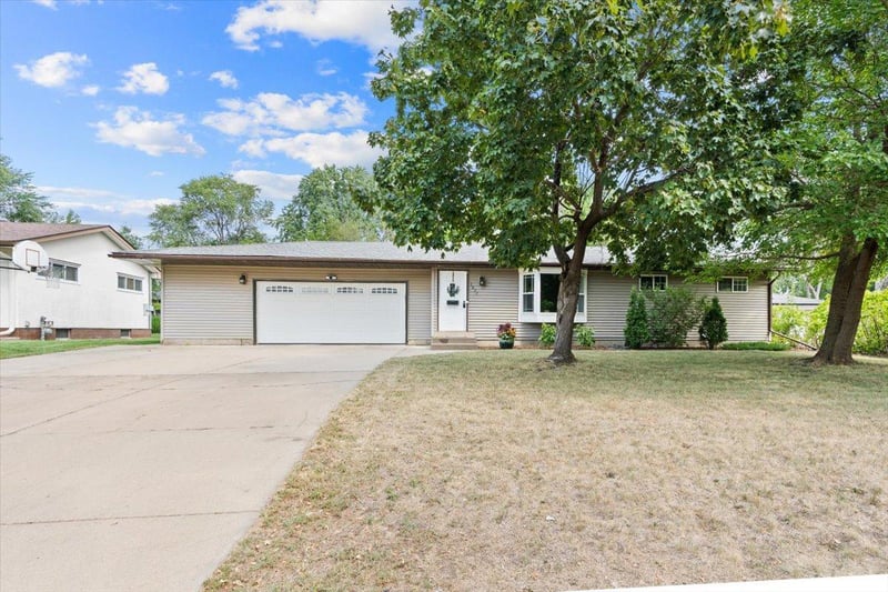 3877 71st St E, Inver Grove Heights, MN 55076
