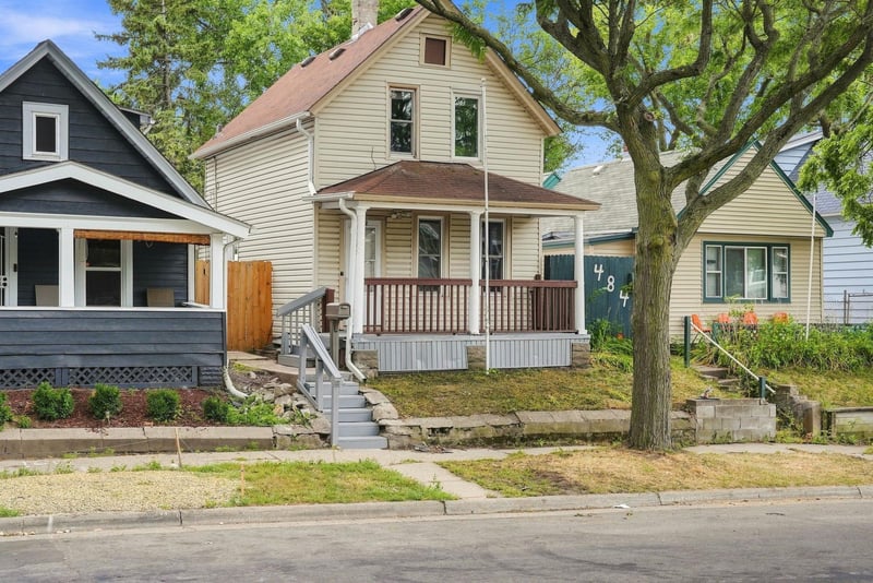482 Lawson Ave W, Saint Paul, MN 55117