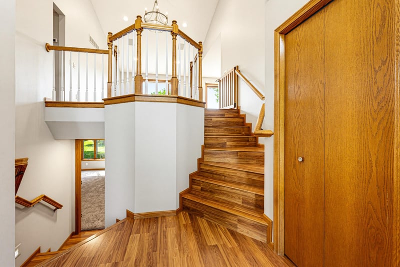 160 Orchard Ave SE, Hutchinson, MN 55350