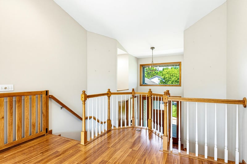 160 Orchard Ave SE, Hutchinson, MN 55350