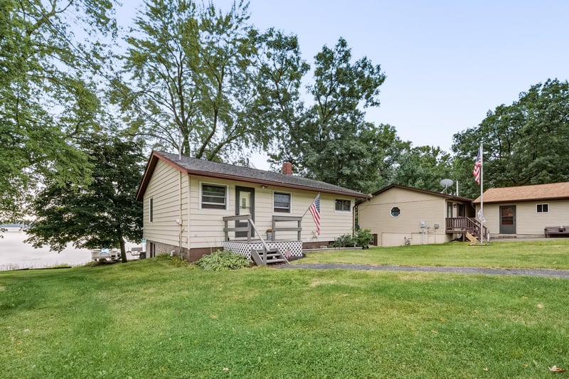 812 Magnor Lake Ln, Clayton, WI 54004