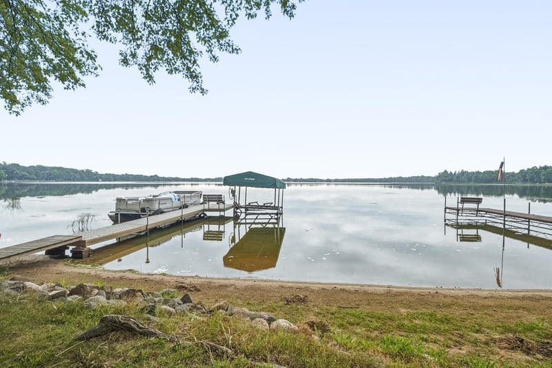 812 Magnor Lake Ln, Clayton, WI 54004