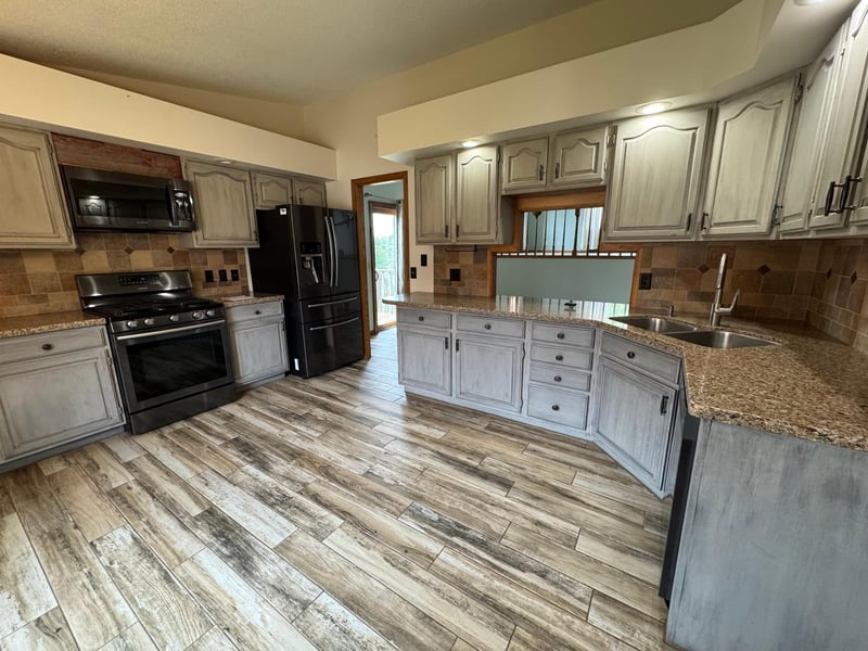 4002 Oak Knoll Dr, Eau Claire, WI 54701