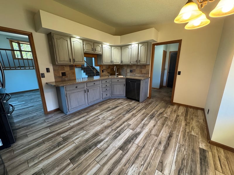 4002 Oak Knoll Dr, Eau Claire, WI 54701