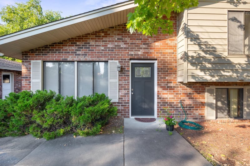 2241 Country Ln, Minnetonka, MN 55305