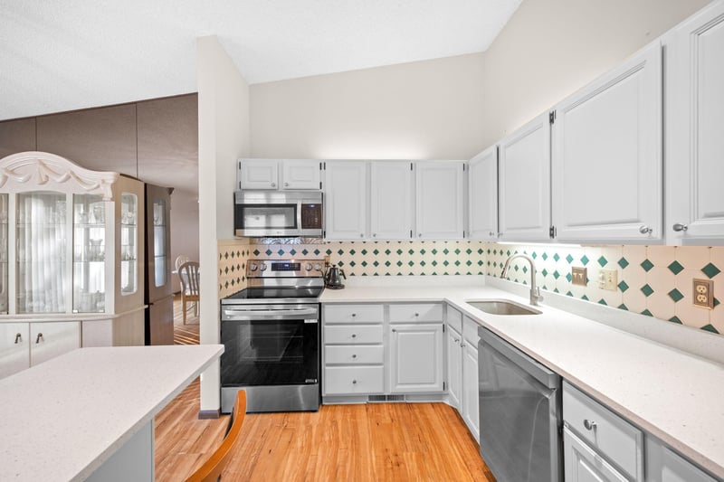 2241 Country Ln, Minnetonka, MN 55305
