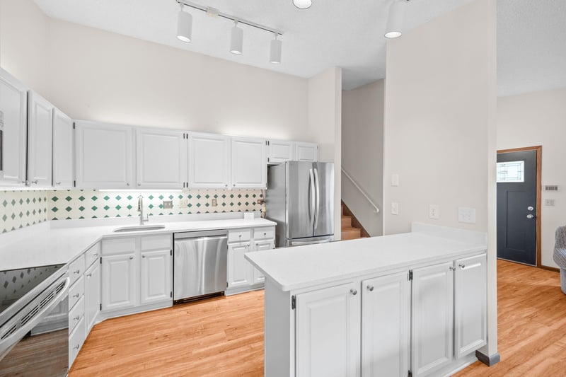 2241 Country Ln, Minnetonka, MN 55305