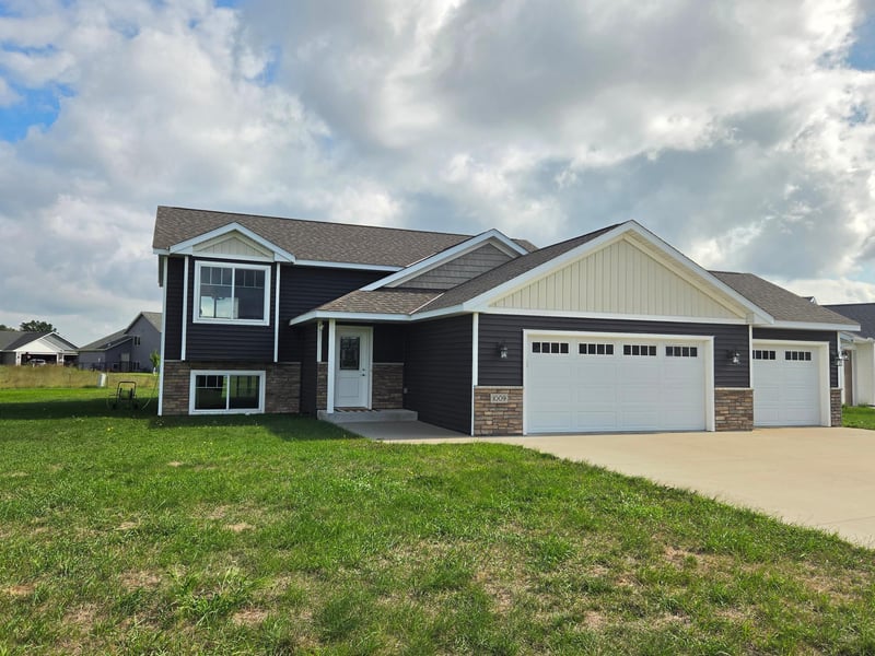 1009 26th Street Loop, Sartell, MN 56377