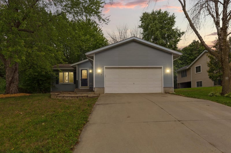 424 Littleford Ln, Faribault, MN 55021