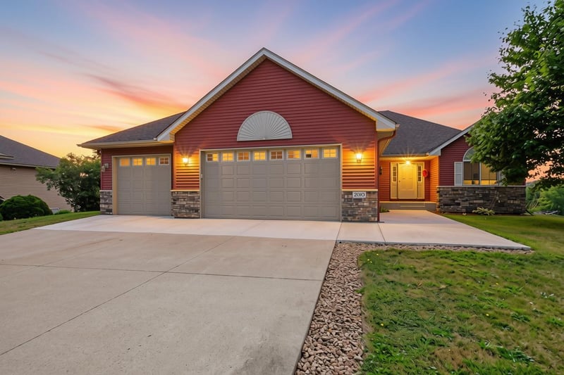 2010 Balsam Ln, Rockford, MN 55373
