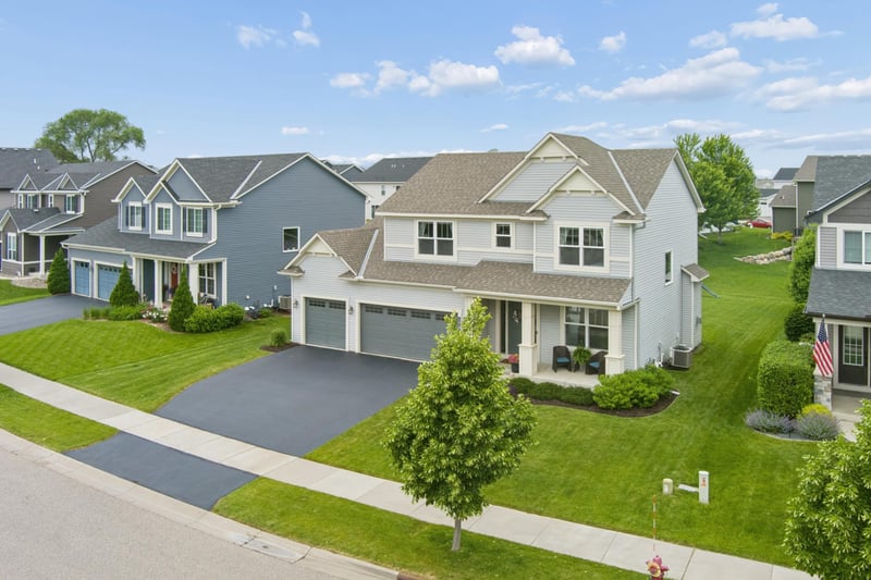1416 Copper Hills Dr, Carver, MN 55315