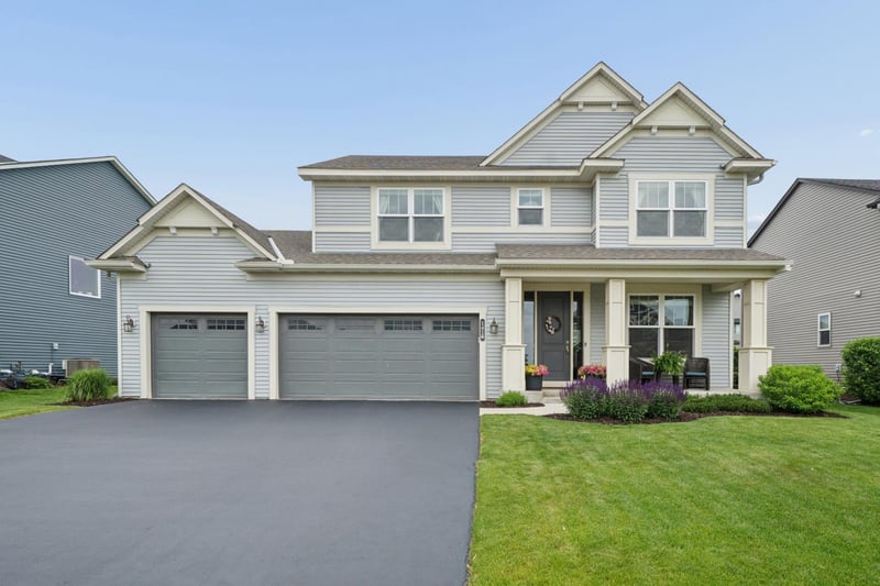 1416 Copper Hills Dr, Carver, MN 55315