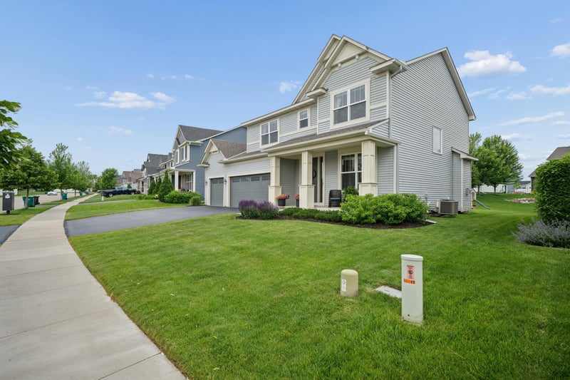 1416 Copper Hills Dr, Carver, MN 55315