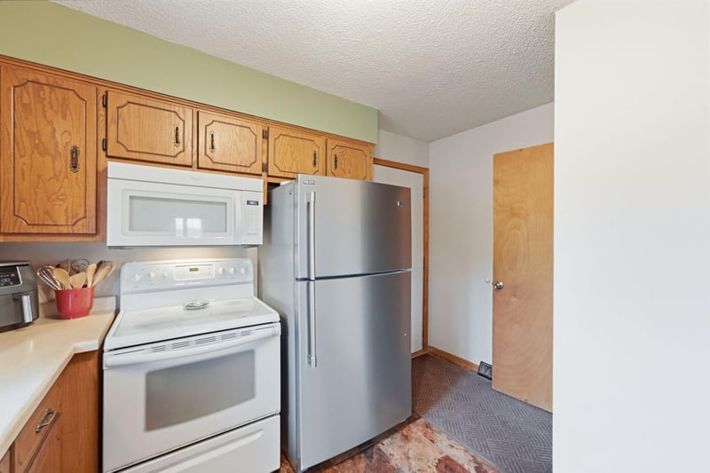 681 Elm St, Paynesville, MN 56362