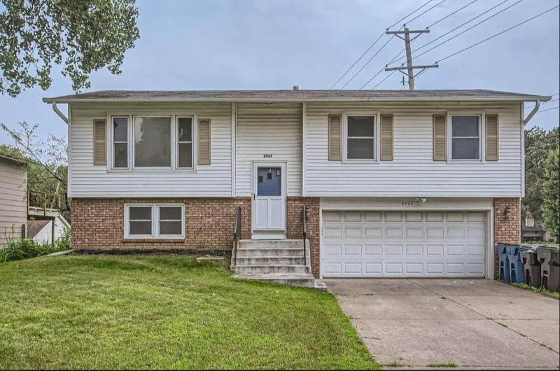8027 Fairmont Cir NE, Fridley, MN 55432