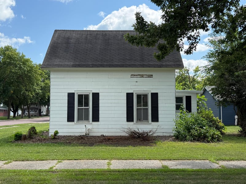 802 S Halvorson St, Redwood Falls, MN 56283