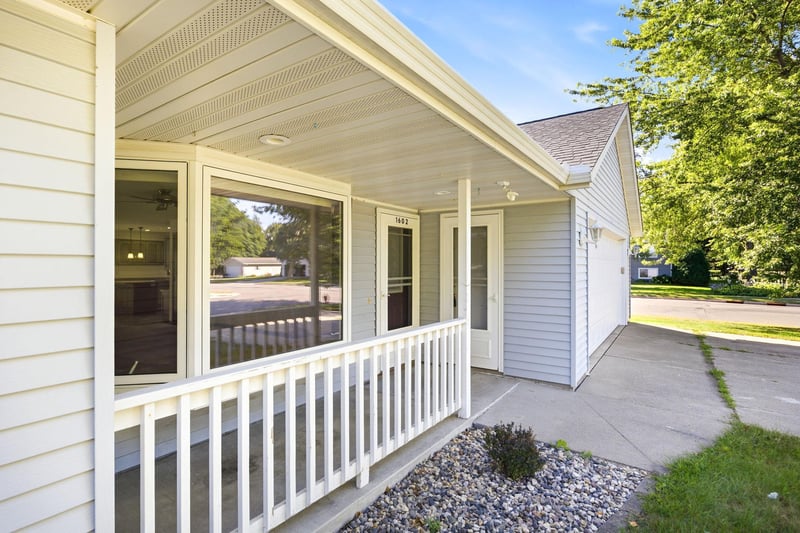 1602 Mcleod Ave N, Glencoe, MN 55336