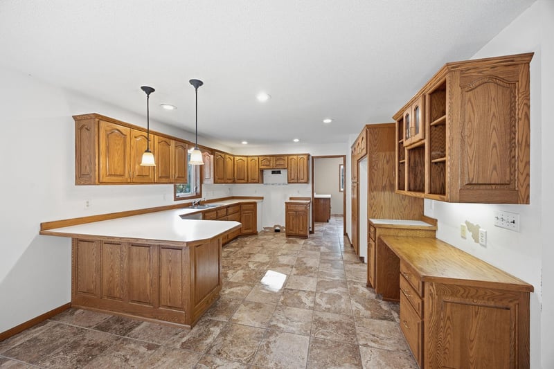 1602 Mcleod Ave N, Glencoe, MN 55336