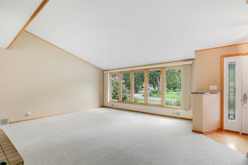 2430 Vale Crest Rd, Golden Valley, MN 55422