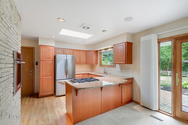 2430 Vale Crest Rd, Golden Valley, MN 55422