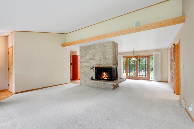2430 Vale Crest Rd, Golden Valley, MN 55422