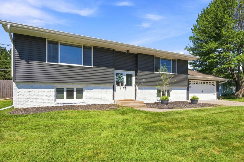 10201 209th St N, Forest Lake, MN 55025