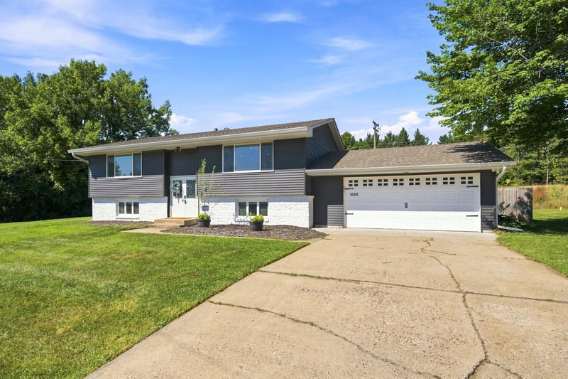 10201 209th St N, Forest Lake, MN 55025