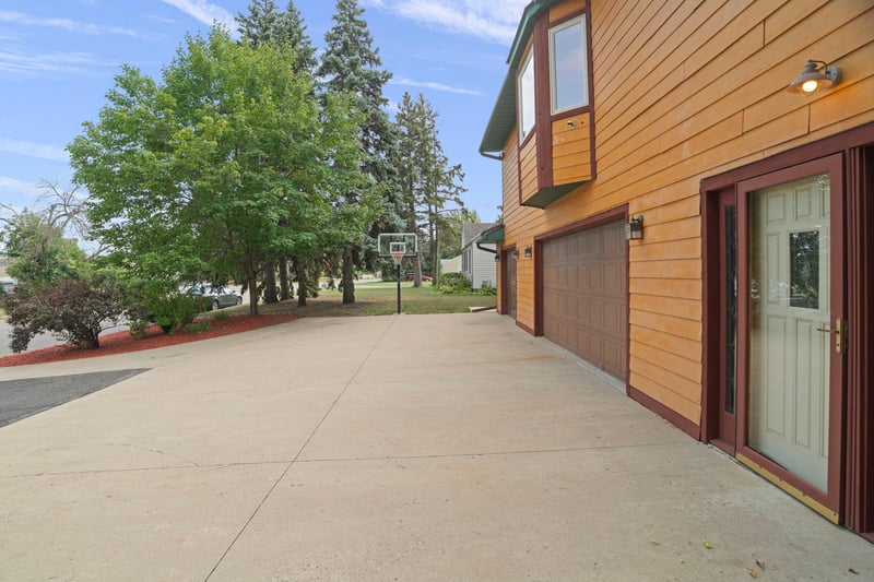 9140 Aldrich Ave S, Bloomington, MN 55420