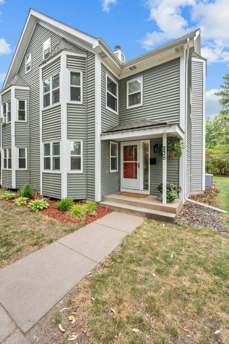 235 Kent St, Saint Paul, MN 55102