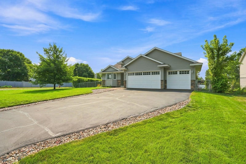 798 104th Ct NE, Blaine, MN 55434