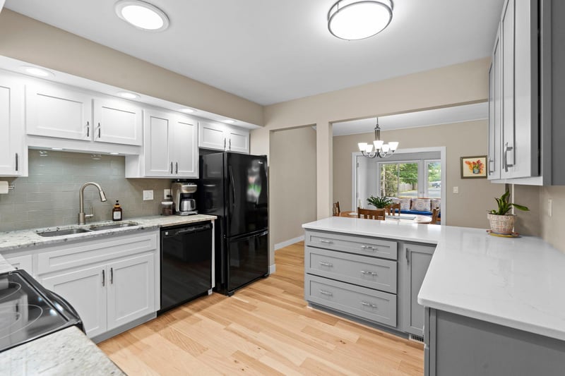 5757 Hyland Courts Dr, Bloomington, MN 55437