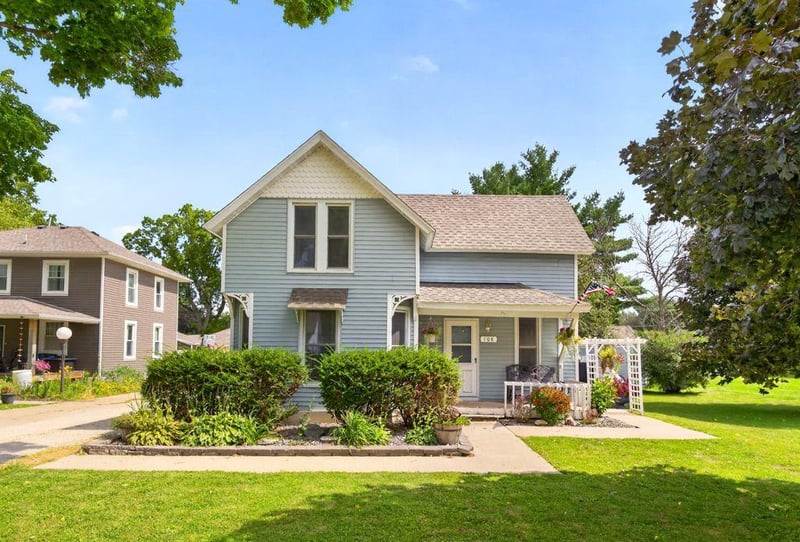 108 2nd St NE, Grand Meadow, MN 55936