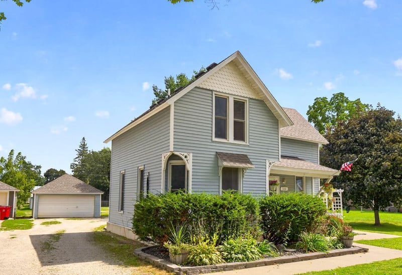 108 2nd St NE, Grand Meadow, MN 55936