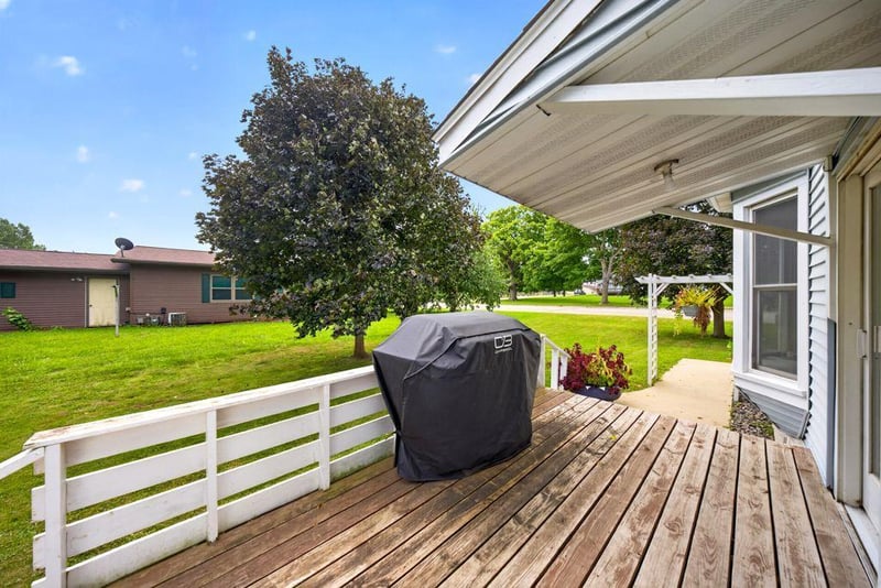 108 2nd St NE, Grand Meadow, MN 55936