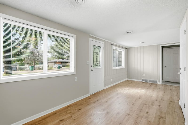 10760 56th St, Clear Lake, MN 55319