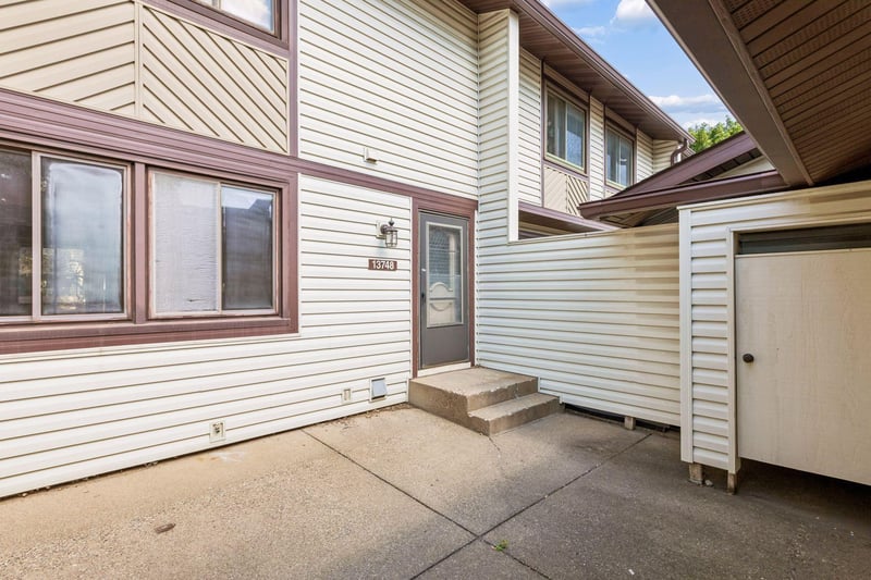 13748 Heather Hills Dr, Burnsville, MN 55337