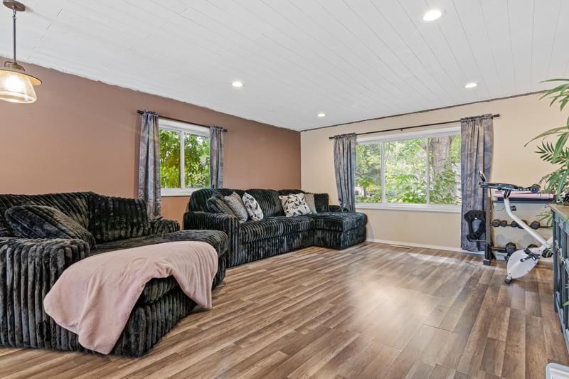 727 Shumway St S, Shakopee, MN 55379
