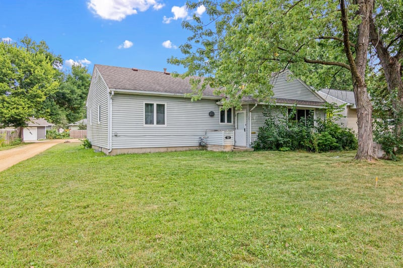 727 Shumway St S, Shakopee, MN 55379