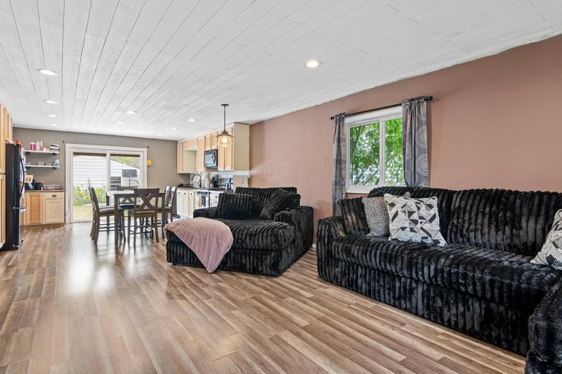 727 Shumway St S, Shakopee, MN 55379