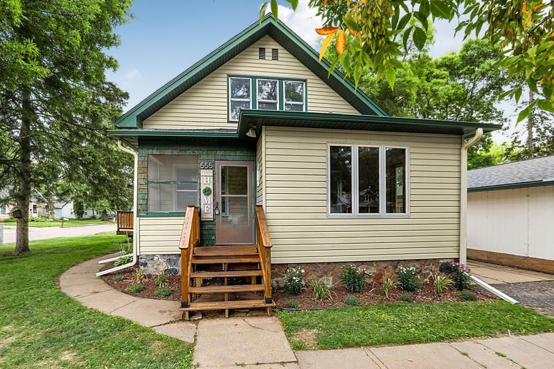 555 2nd Ave NW, Milaca, MN 56353