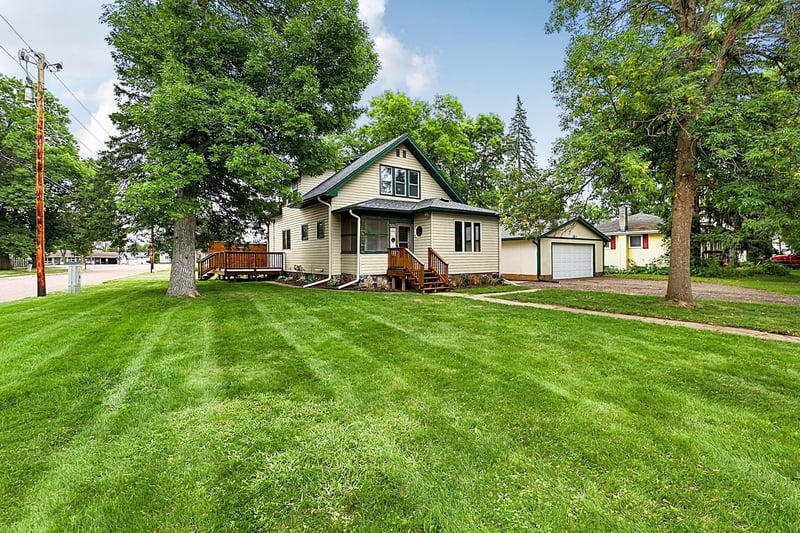 555 2nd Ave NW, Milaca, MN 56353