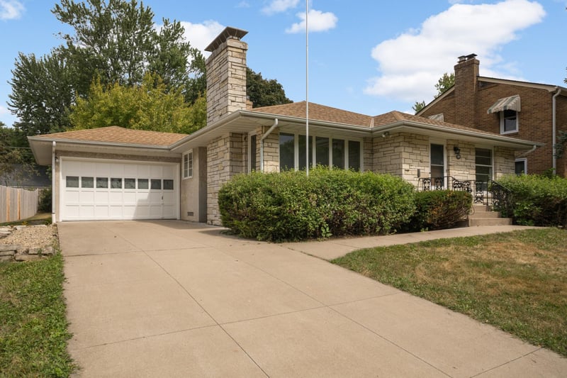 1009 Orange Ave E, Saint Paul, MN 55106