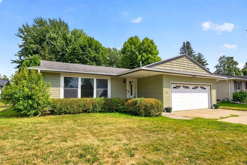 115 1st St SE, Plainview, MN 55964